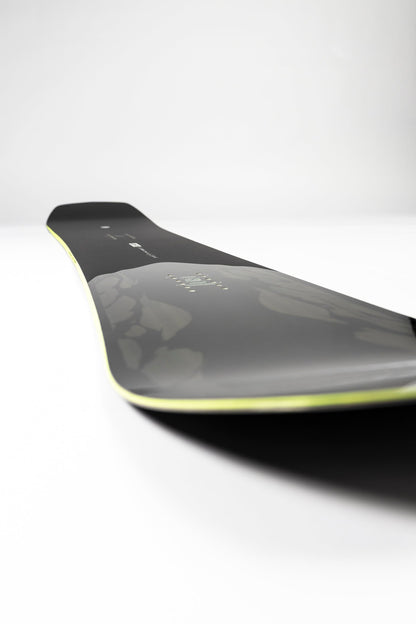 THE BLACK SNOWBOARD OF DEATH