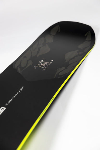 THE BLACK SNOWBOARD OF DEATH